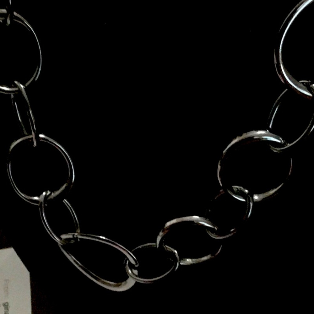 17 inch smooth gunmetal chain link intersecting circle necklace.
